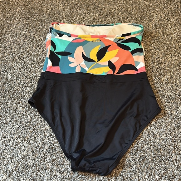 Skye One Piece swimsuit - Picture 2 of 3